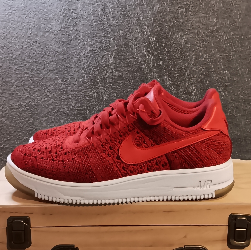 Nike Men's Air Force 1 Low Flyknit Sneakers, Size 7